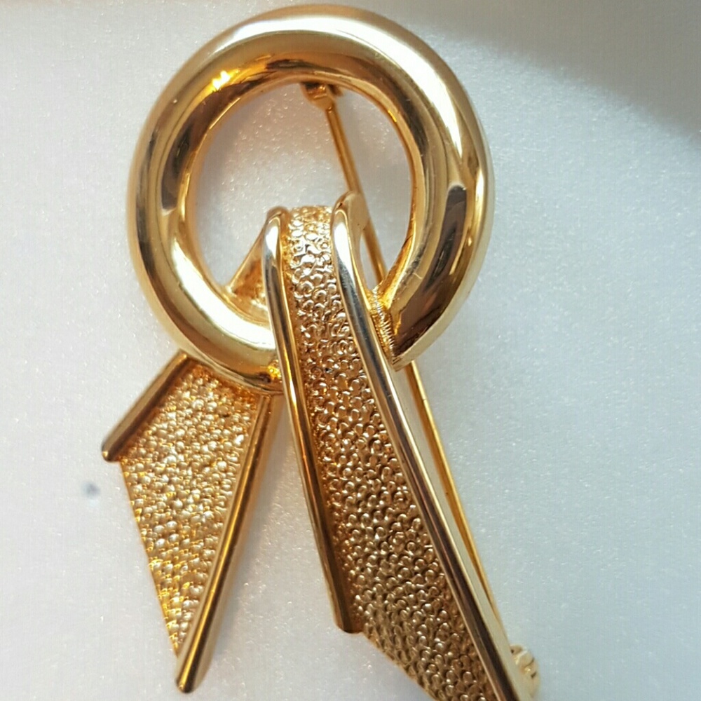 Vintage ribbon and circle brooch